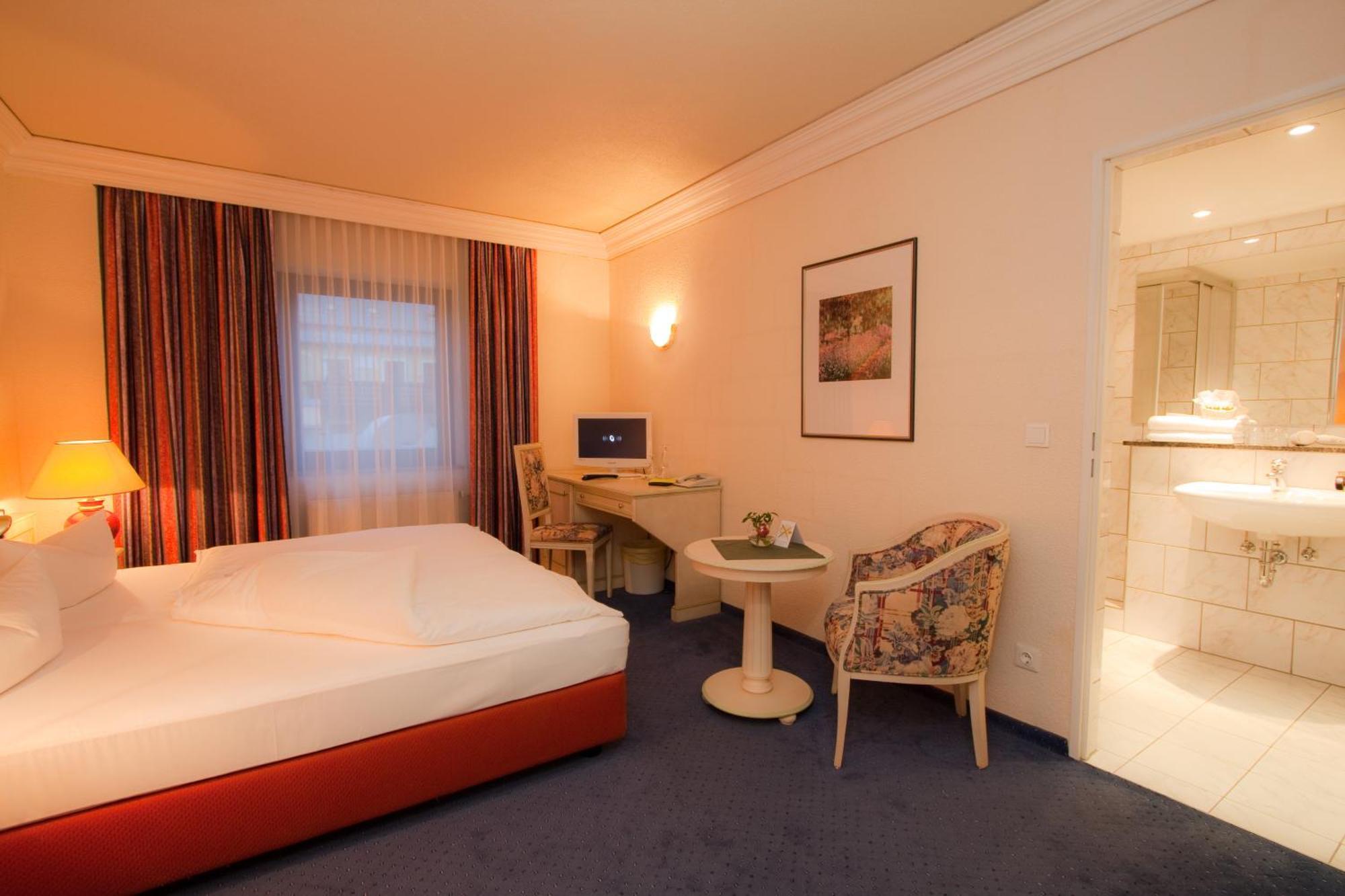 Hotel Weisses Ross حصن مارينبيرغ المظهر الخارجي الصورة