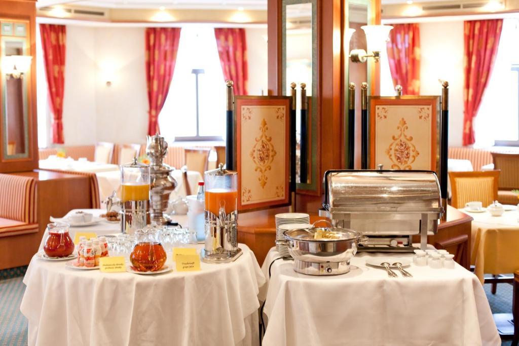 Hotel Weisses Ross حصن مارينبيرغ المظهر الخارجي الصورة