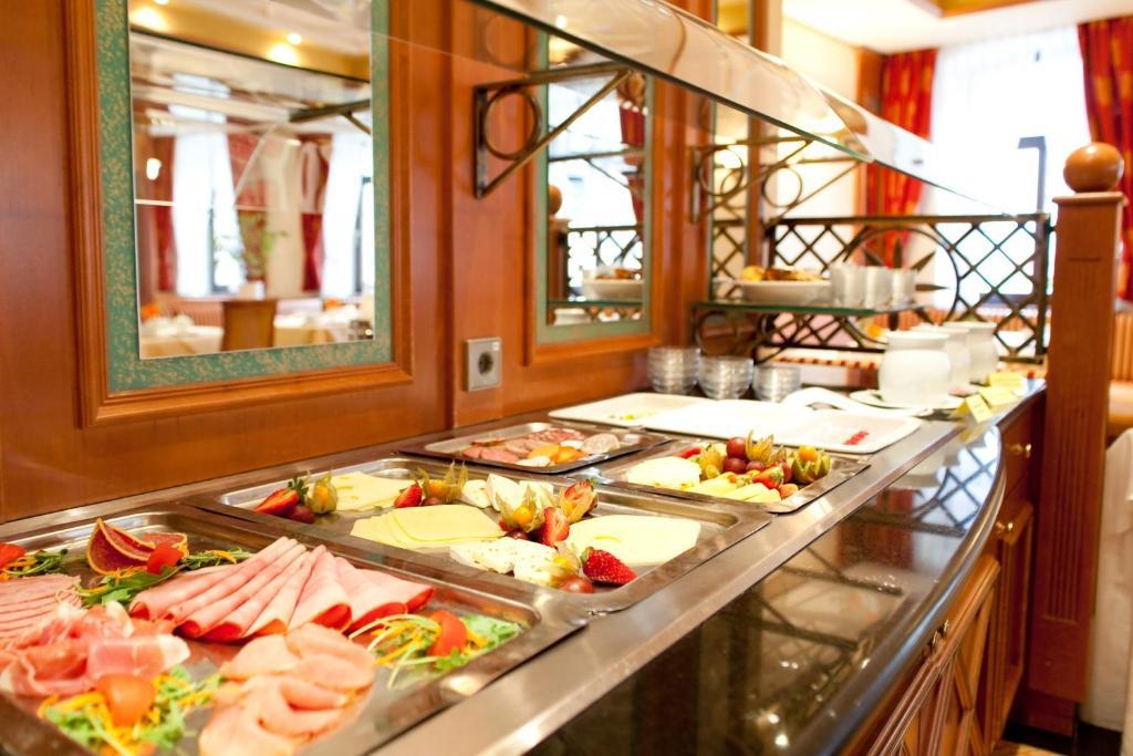 Hotel Weisses Ross حصن مارينبيرغ المظهر الخارجي الصورة