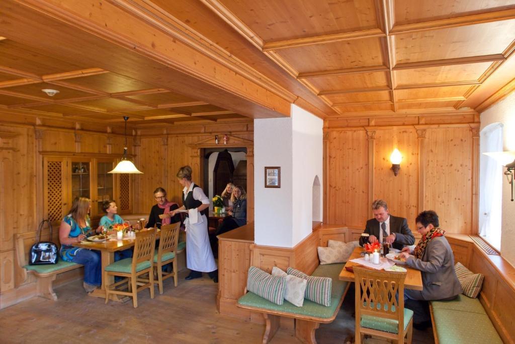 Hotel Weisses Ross حصن مارينبيرغ المظهر الخارجي الصورة